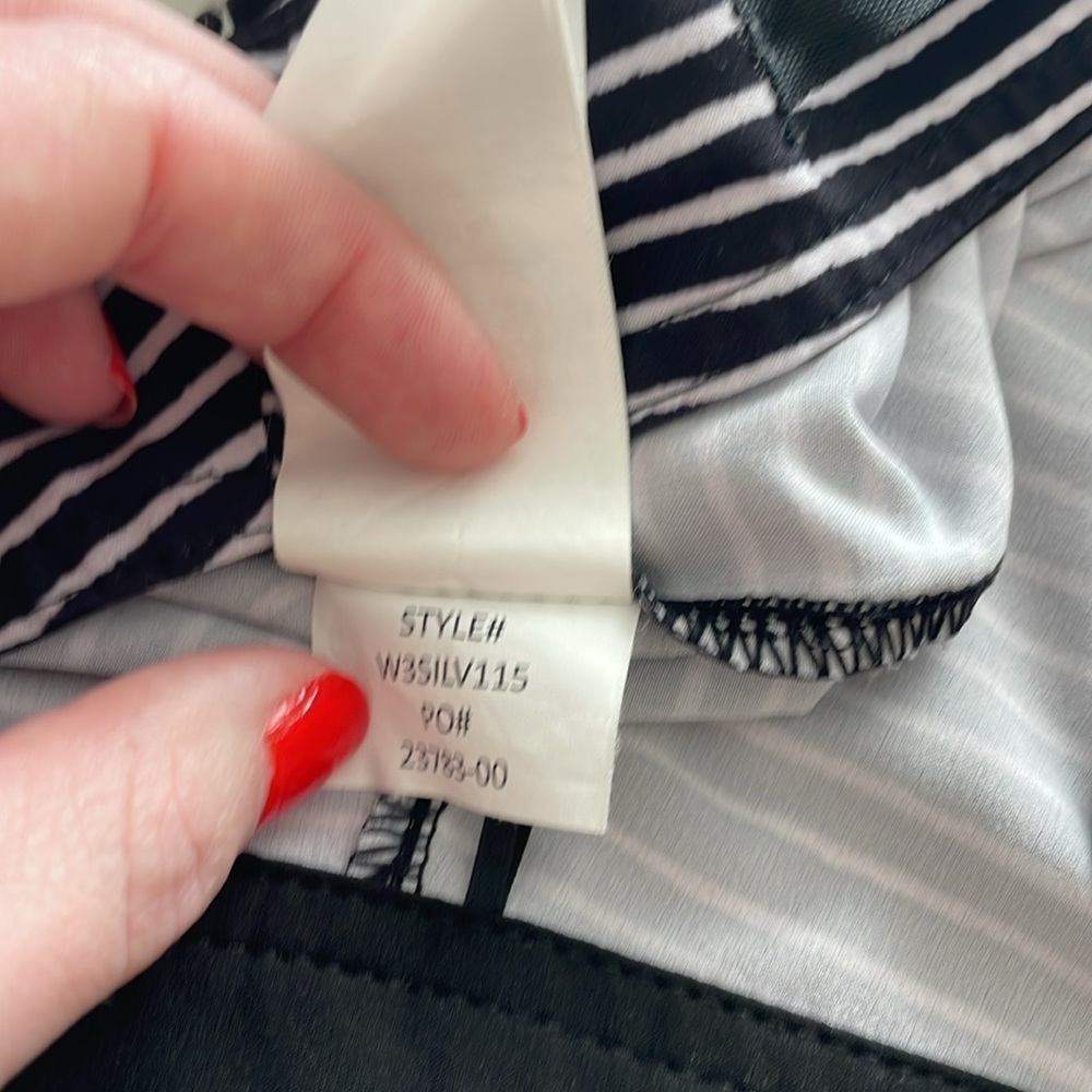 PrAna Women’s Black & White Striped Silvana Board Shorts Drawstring- Size Large - Picture 6 of 6